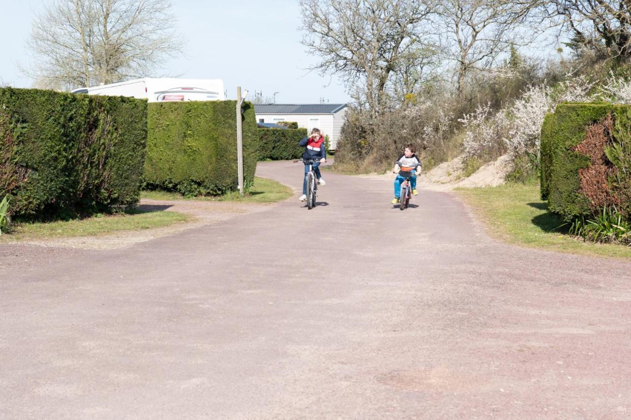 Camping Les Carolins Saint-Lo-d'Ourville Экстерьер фото
